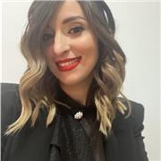 Laureata in Giurisprudenza e praticante avvocato, impartisce lezioni di diritto adatto a tutte le età